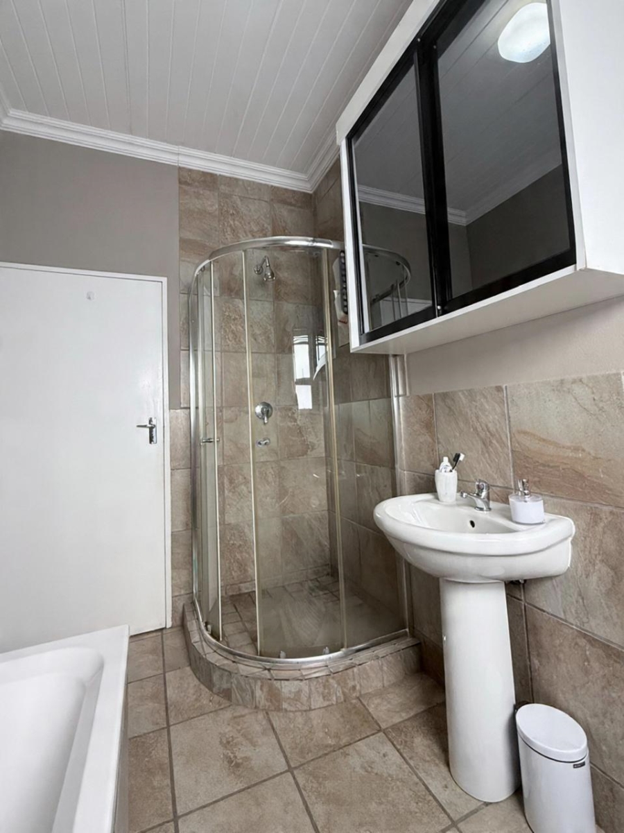 2 Bedroom Property for Sale in Gateway Manor North West